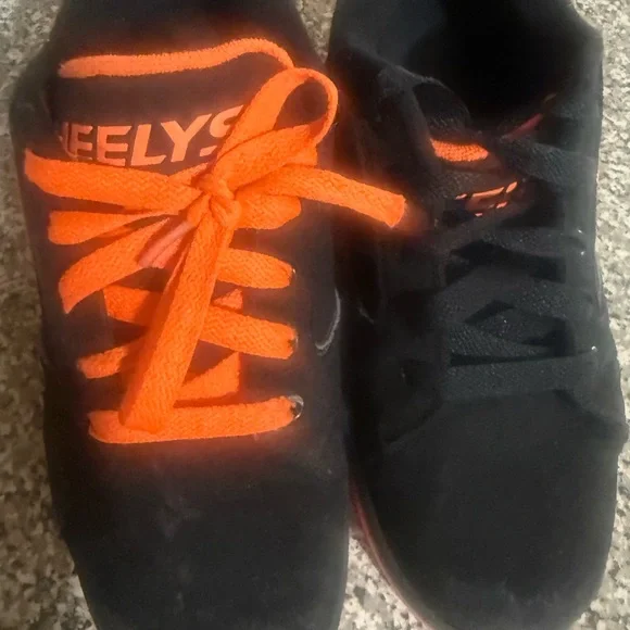 Heelys Black and Orange Kids Sneakers Size 4 - Picture 4 of 7